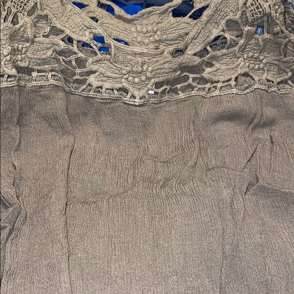 ✨ Crochet Lace Trim Cold Shoulder Top✨ - Picture 2 of 4